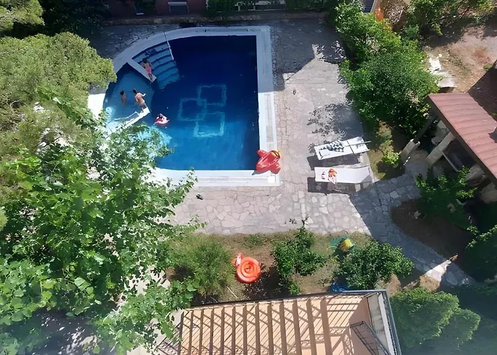 Club House Apartment With Garden And Pool