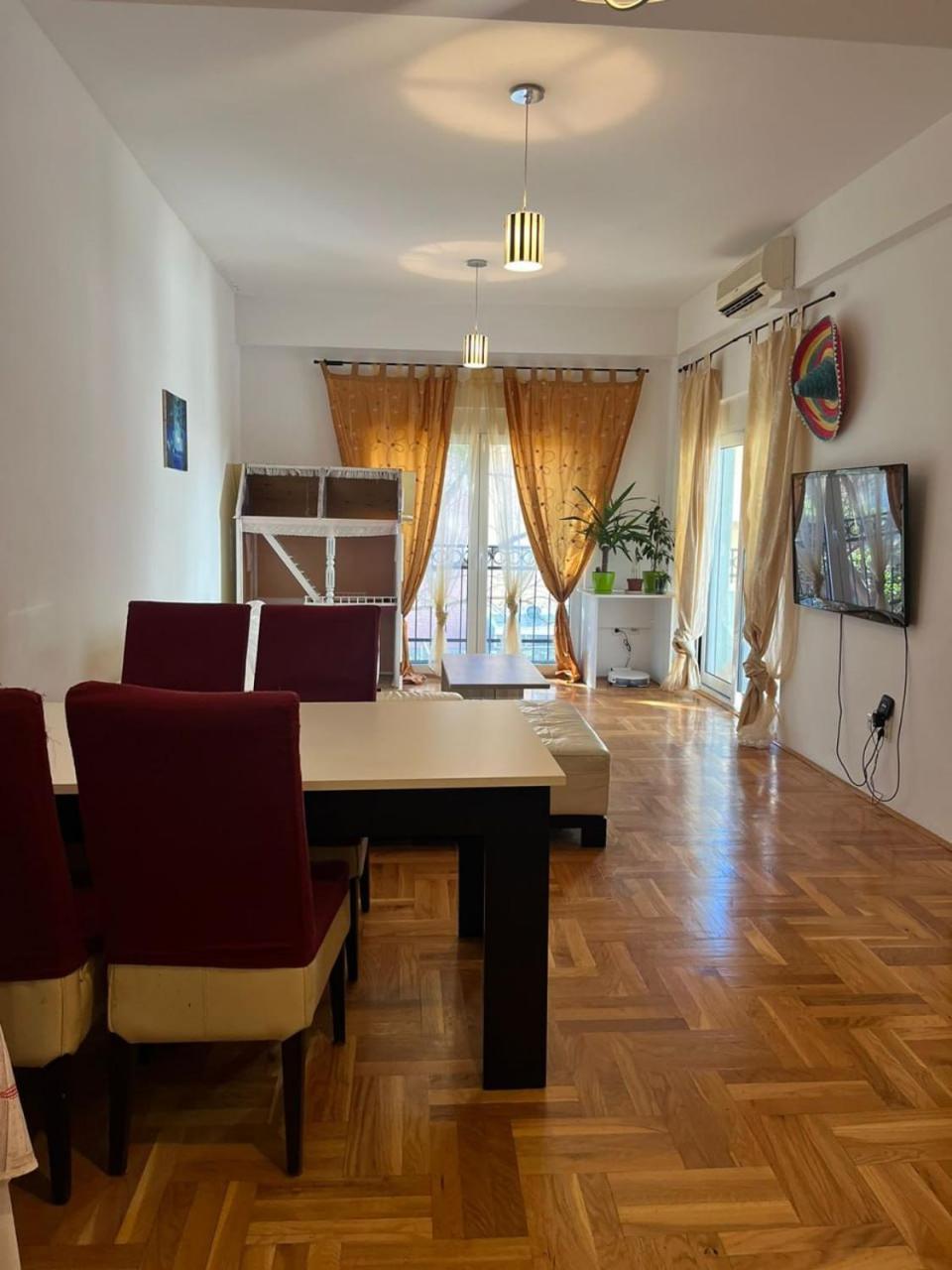 Club House With Garden And Pool Appartamento
