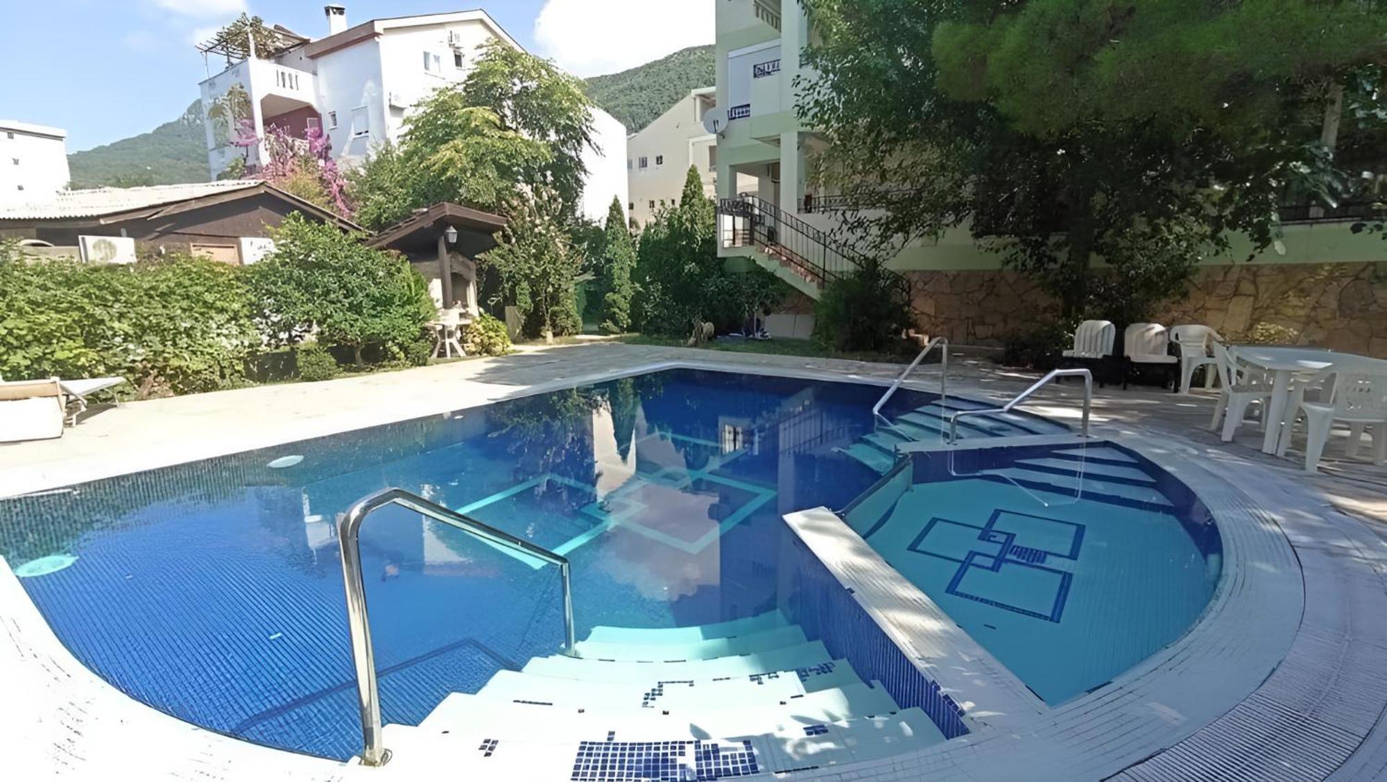 Club House With Garden And Pool