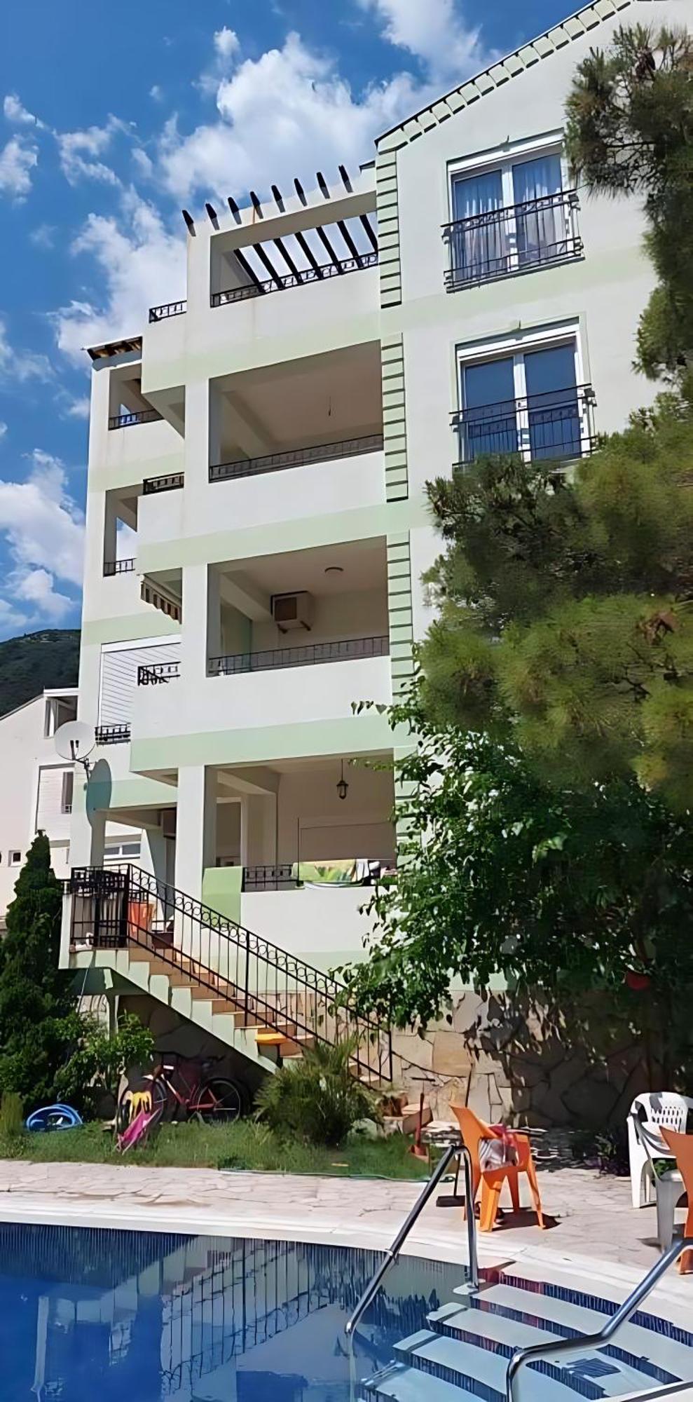 Club House With Garden And Pool Budva