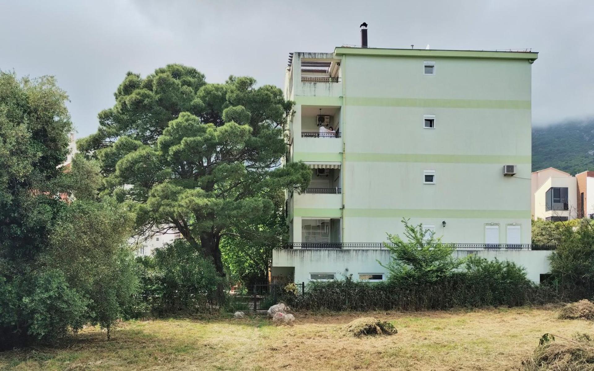 Club House With Garden And Pool Apartment