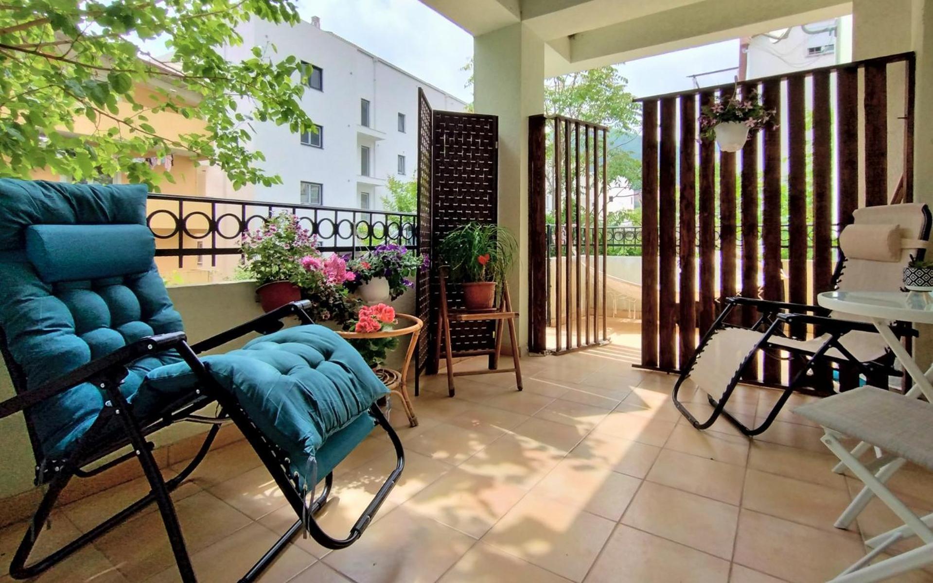 Club House With Garden And Pool Apartment
