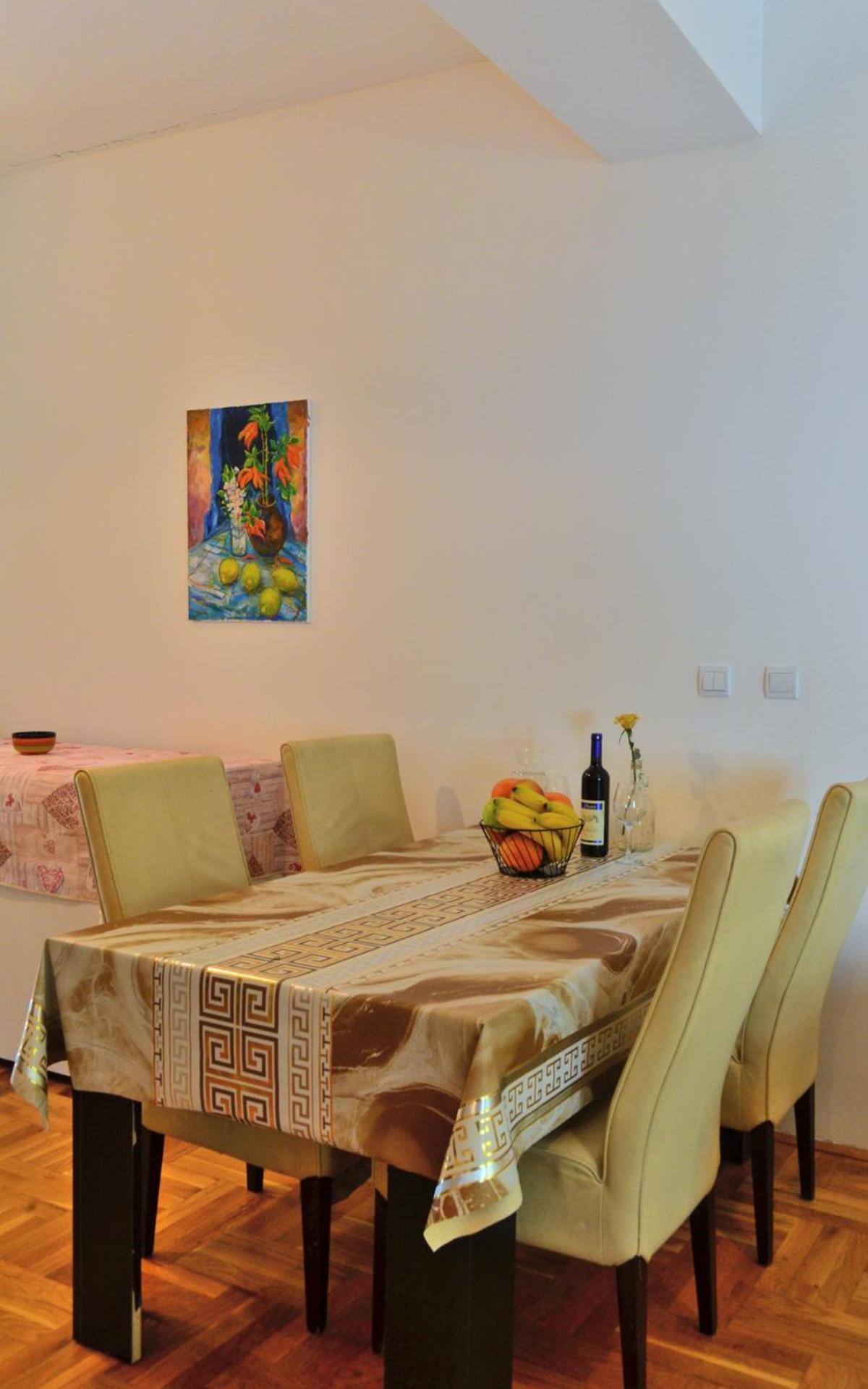 Club House With Garden And Pool Apartment